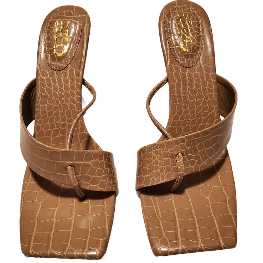 NWOT Ego Tan Textured Croc Print Thong Heel Sandals Size 9